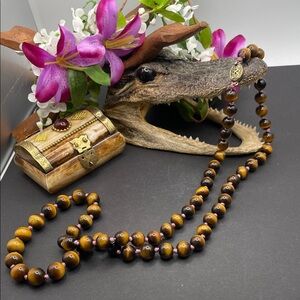 Tigers eye and ornate silver clasp necklace vintage C25